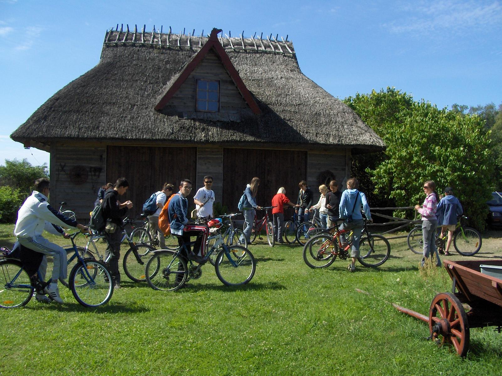 Rattaretk Lääne-Saaremaa väiketeedel